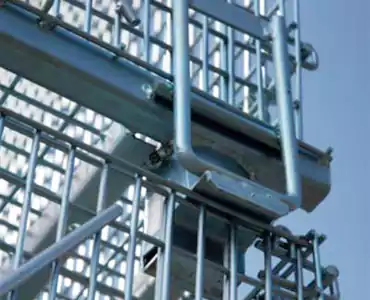 Клетка из проволочной сетки